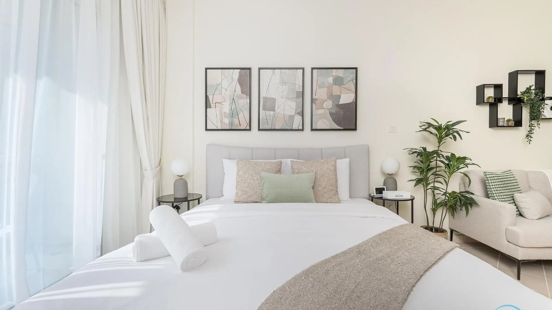 Comfortable Studio At Lago Vista A Dubai Production City By Deluxe Holiday Homes Apartman